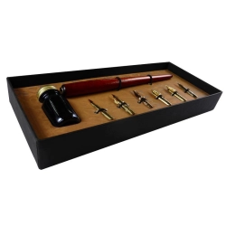 Petit coffret de calligraphie latine