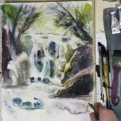 Une cascade dans les sous bois à l'aquarelle