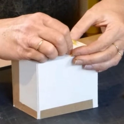 Découvrez le travail par incision en cartonnage