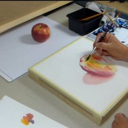 Peindre une pomme sur base sèche à l'aquarelle