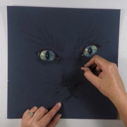 Un regard félin au pastel