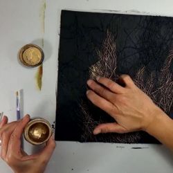 Un Tableau en Fibres Naturelles et Cire à dorer