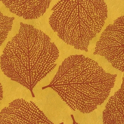 Feuilles marron sur fond ocre