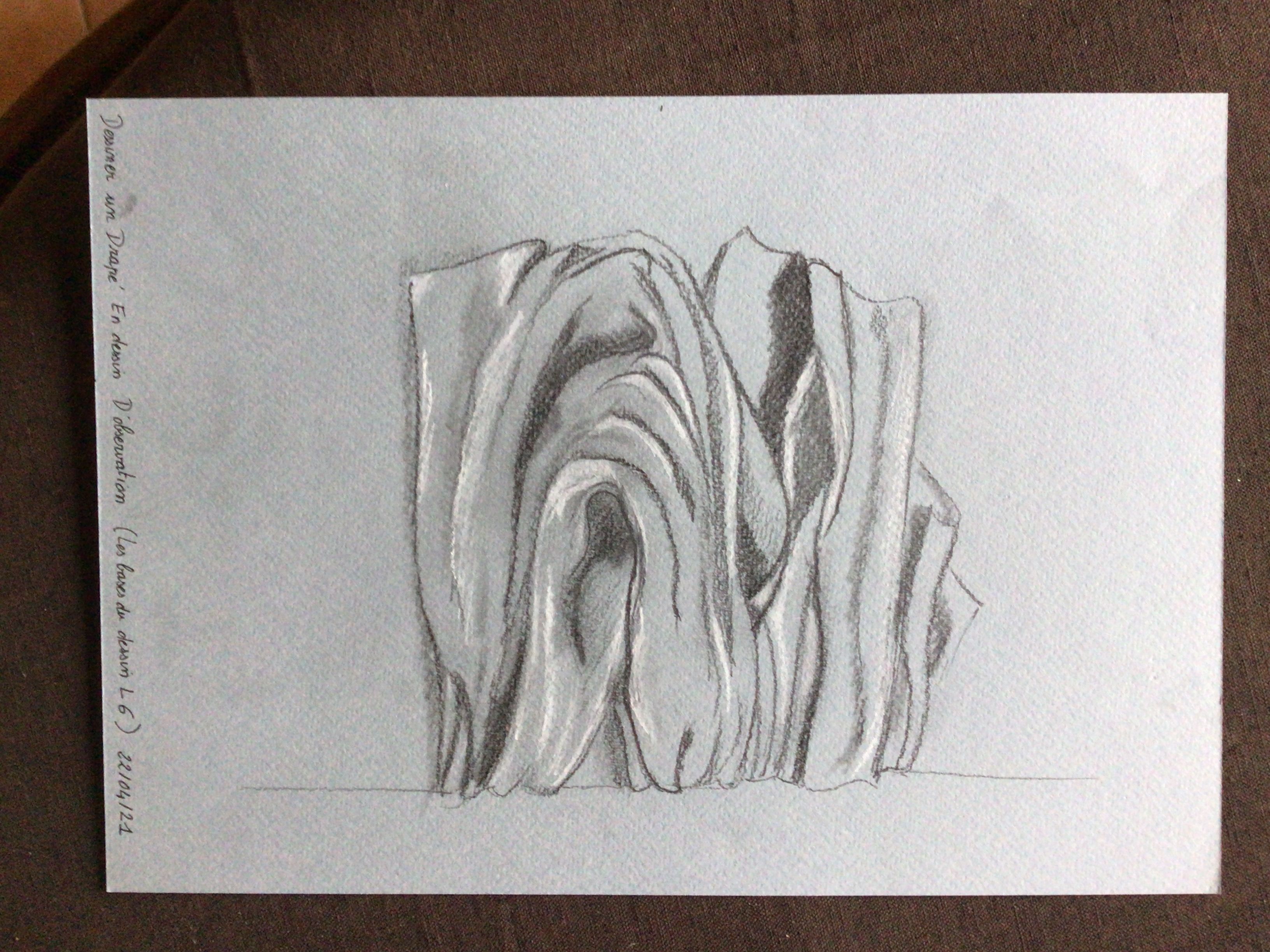 Dessiner un Drapé en dessin d'observation de Marie-line le 31 juillet 2021