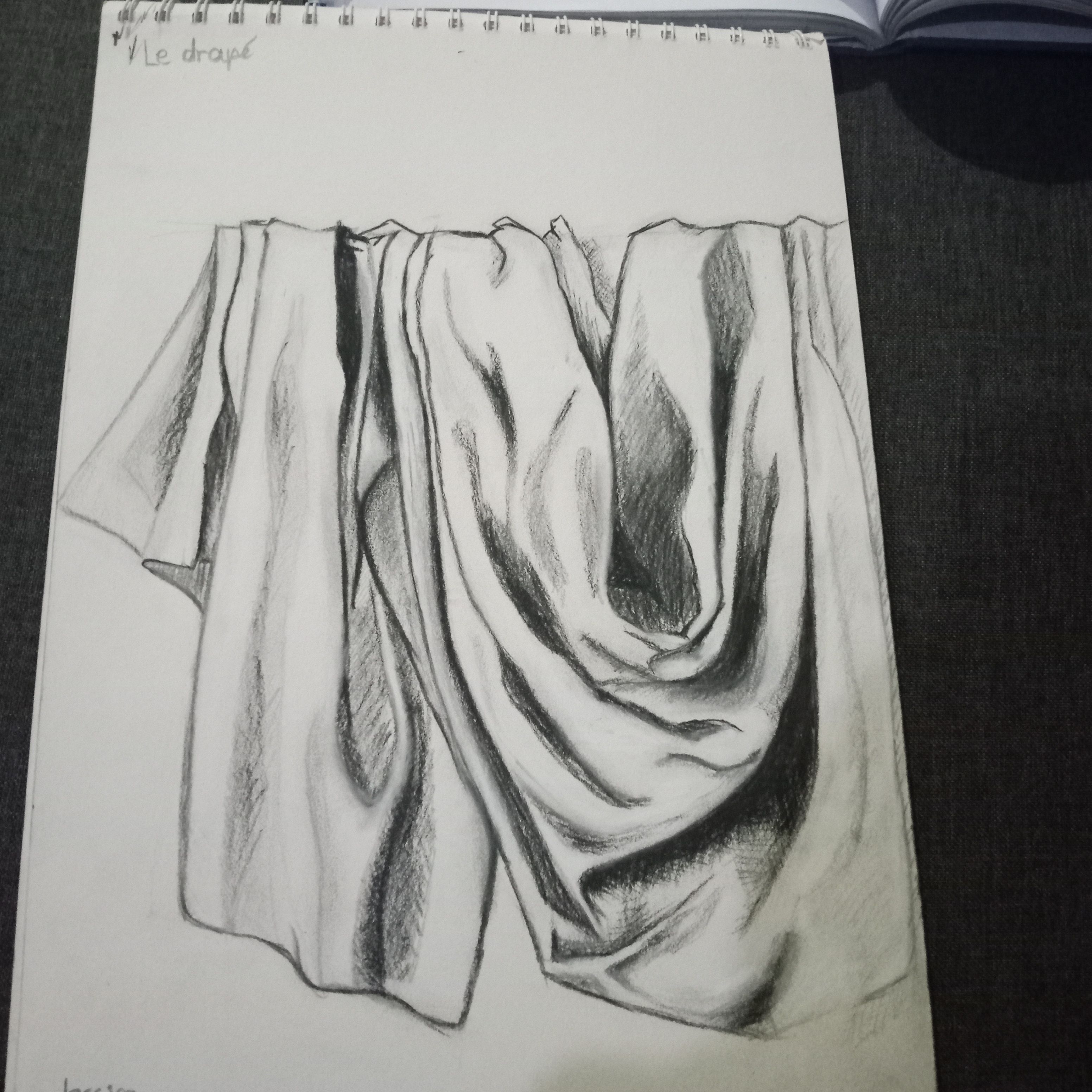 Dessiner un Drapé en dessin d'observation de Jessica le 05 janvier 2022