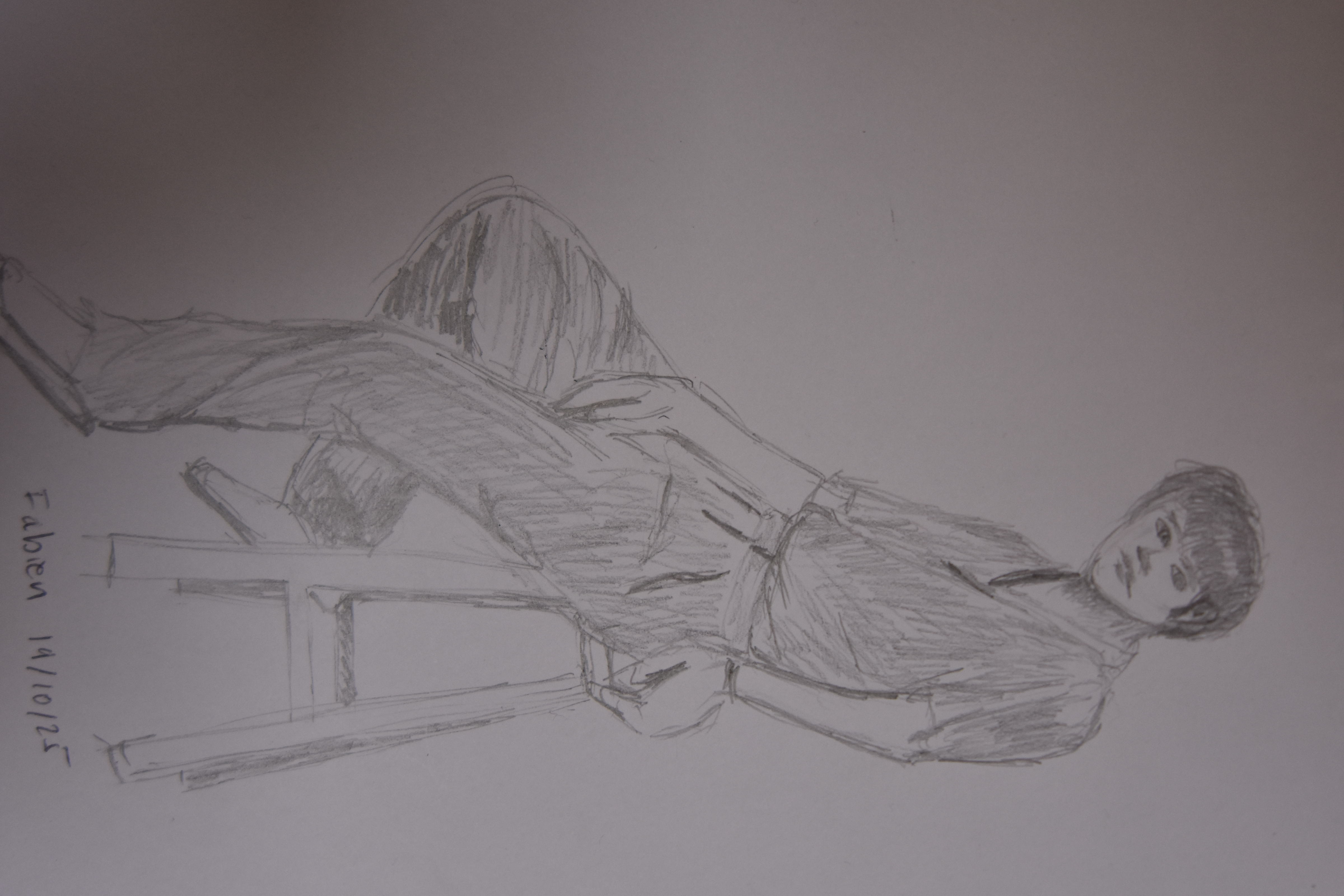 Dessin anatomique : Corps entier d'un homme sur un tabouret de Fabien le 19 octobre 2025