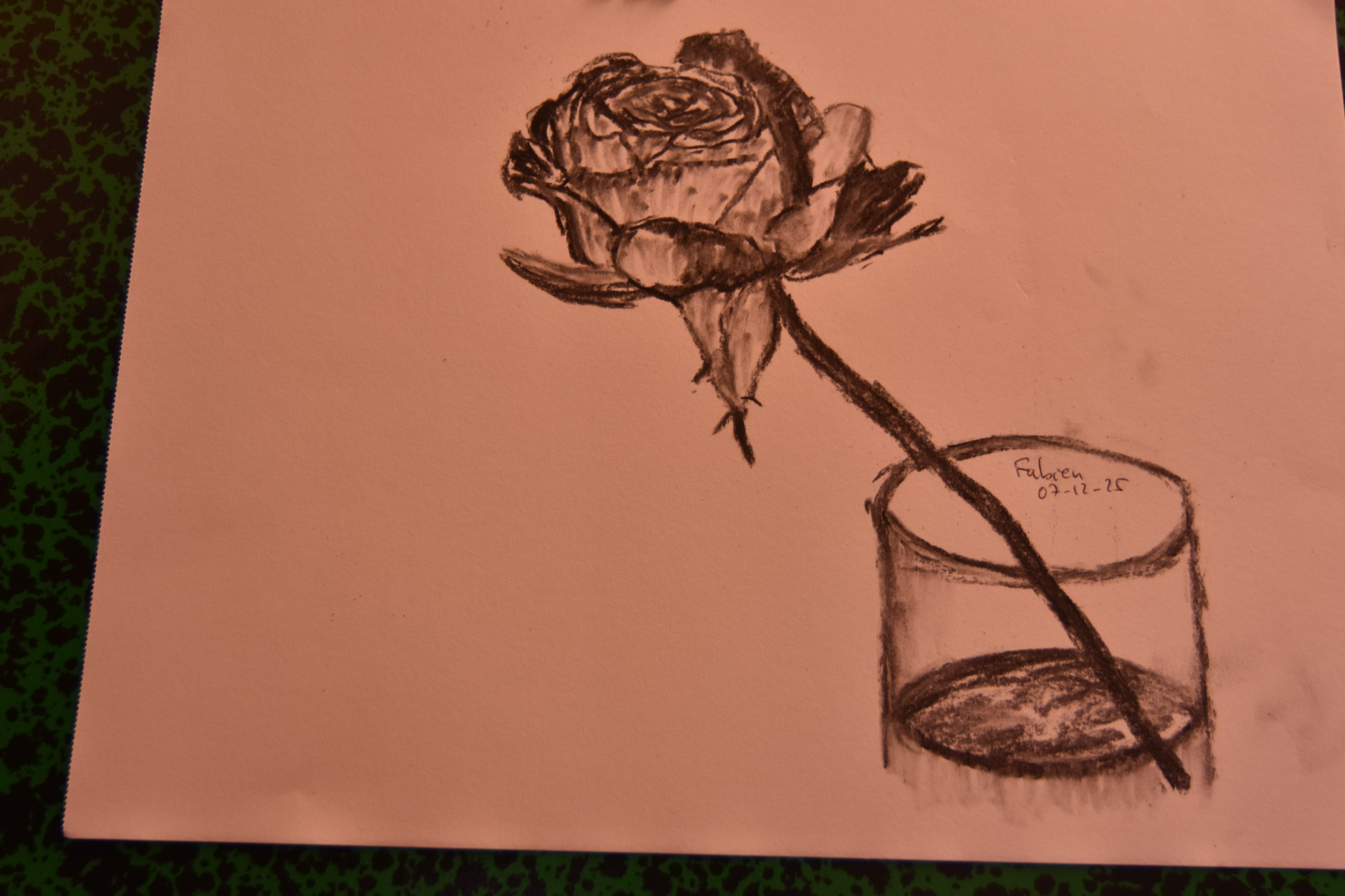 Dessiner une rose de Fabien le 07 décembre 2025